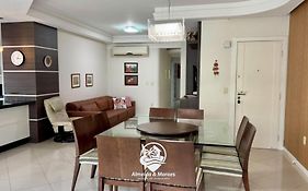 Apartamento 3 suítes próximo a praia